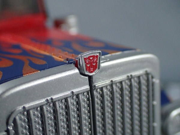 MB 11 Optimus Prime Takara Movie The Best In Hand Images  (6 of 17)